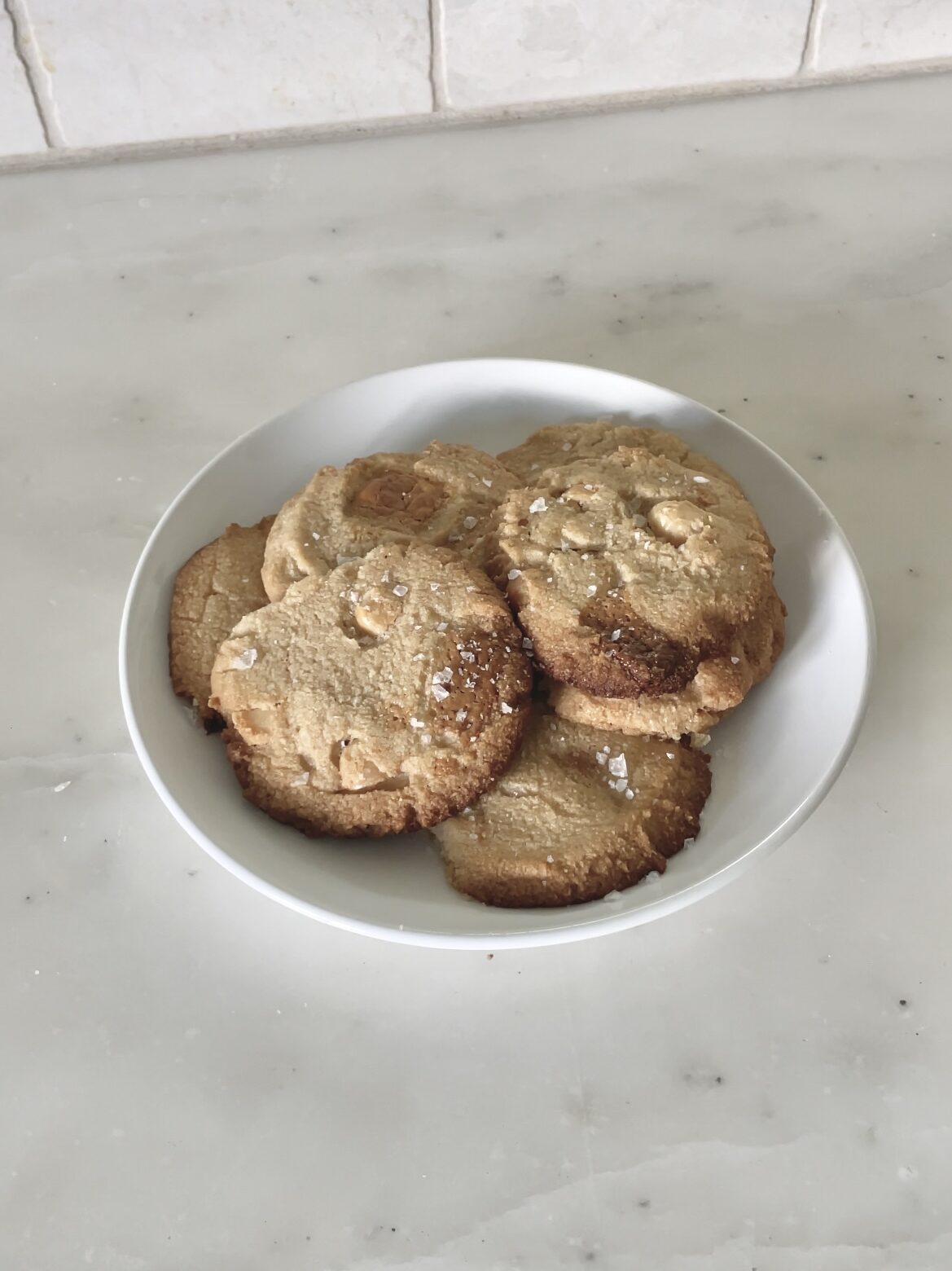 white chocolate macadamia nut cookies gluten free vegan sugar free